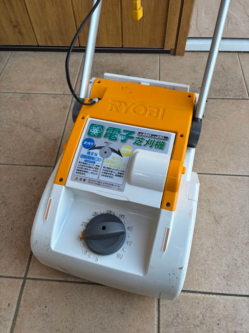 電子芝刈り機
