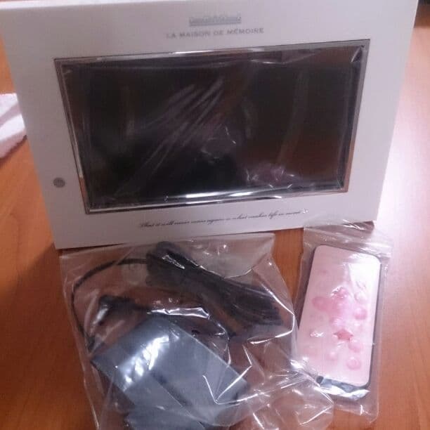 エルコムデジタルフォトフレーム\"DPF-D7WS10シリーズ\"