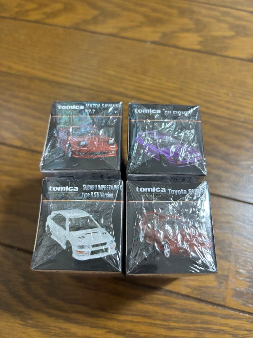 トミカプレミアム　タカラトミーモール　4台セット