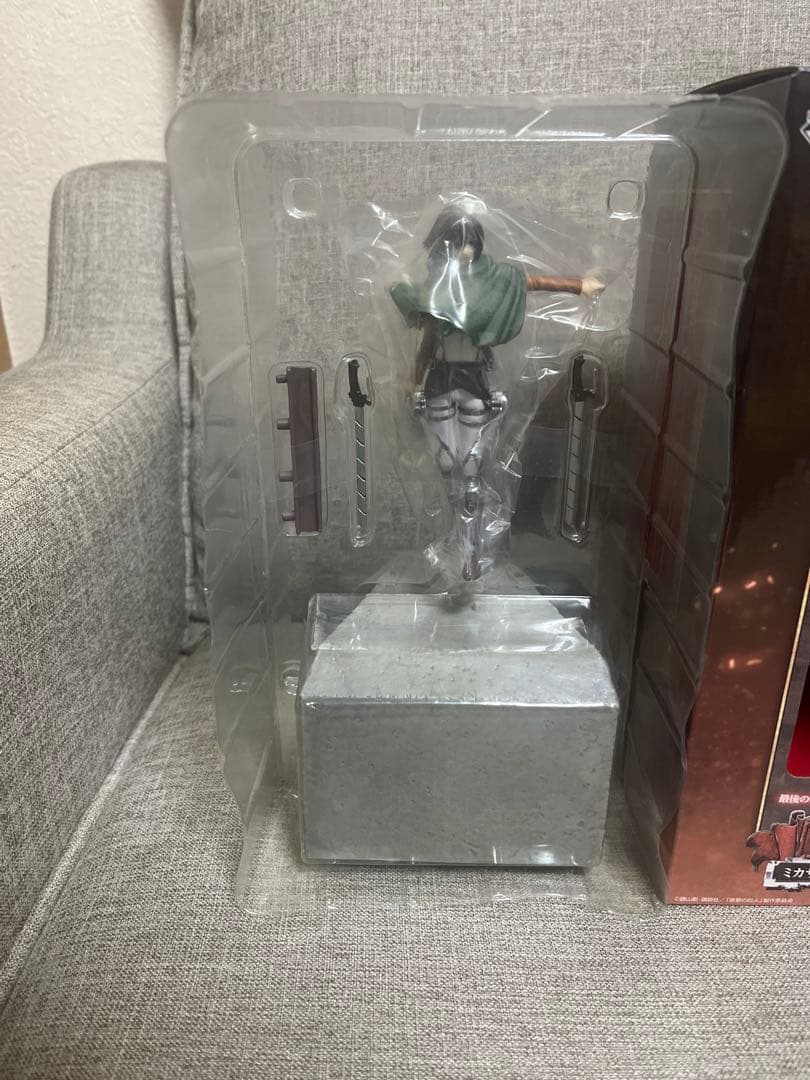 外箱のみ開封 匿名発送　進撃の巨人一番くじ 自由の翼 ミカサ ラストワン賞