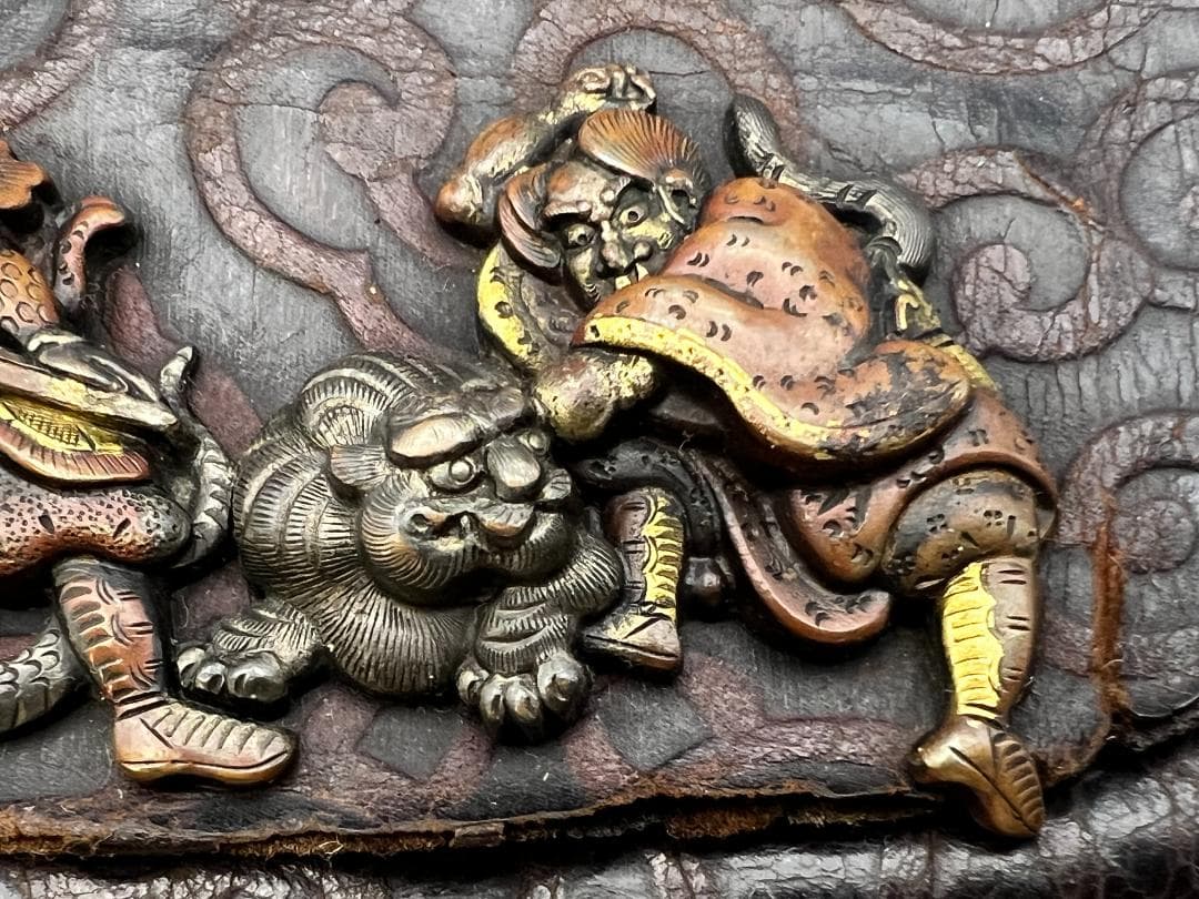 希少　早道　薬入　龍虎武士図　金銀象嵌　手彫　大金具　煙草　墨入れ　江戸明治期
