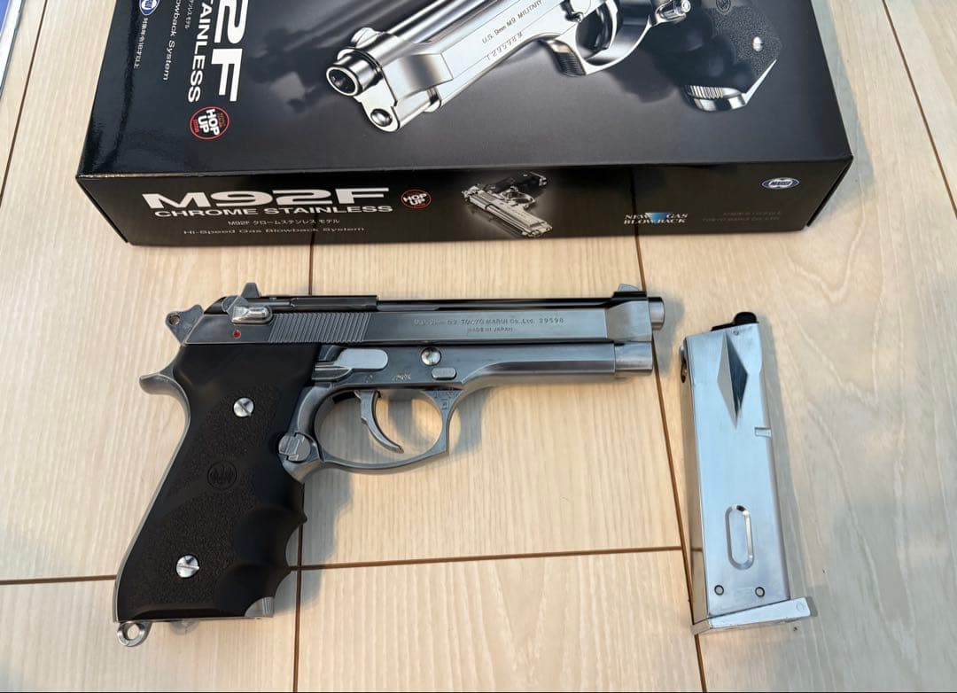 M92F クロームステンレス ガスガン