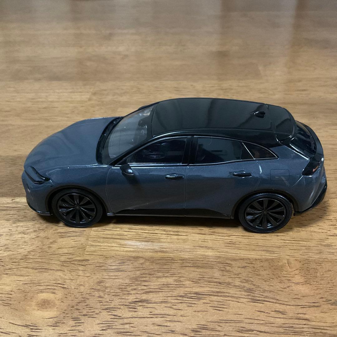 トヨタ　クラウンスポーツ　カラーサンプル　ブラック　アッシュ