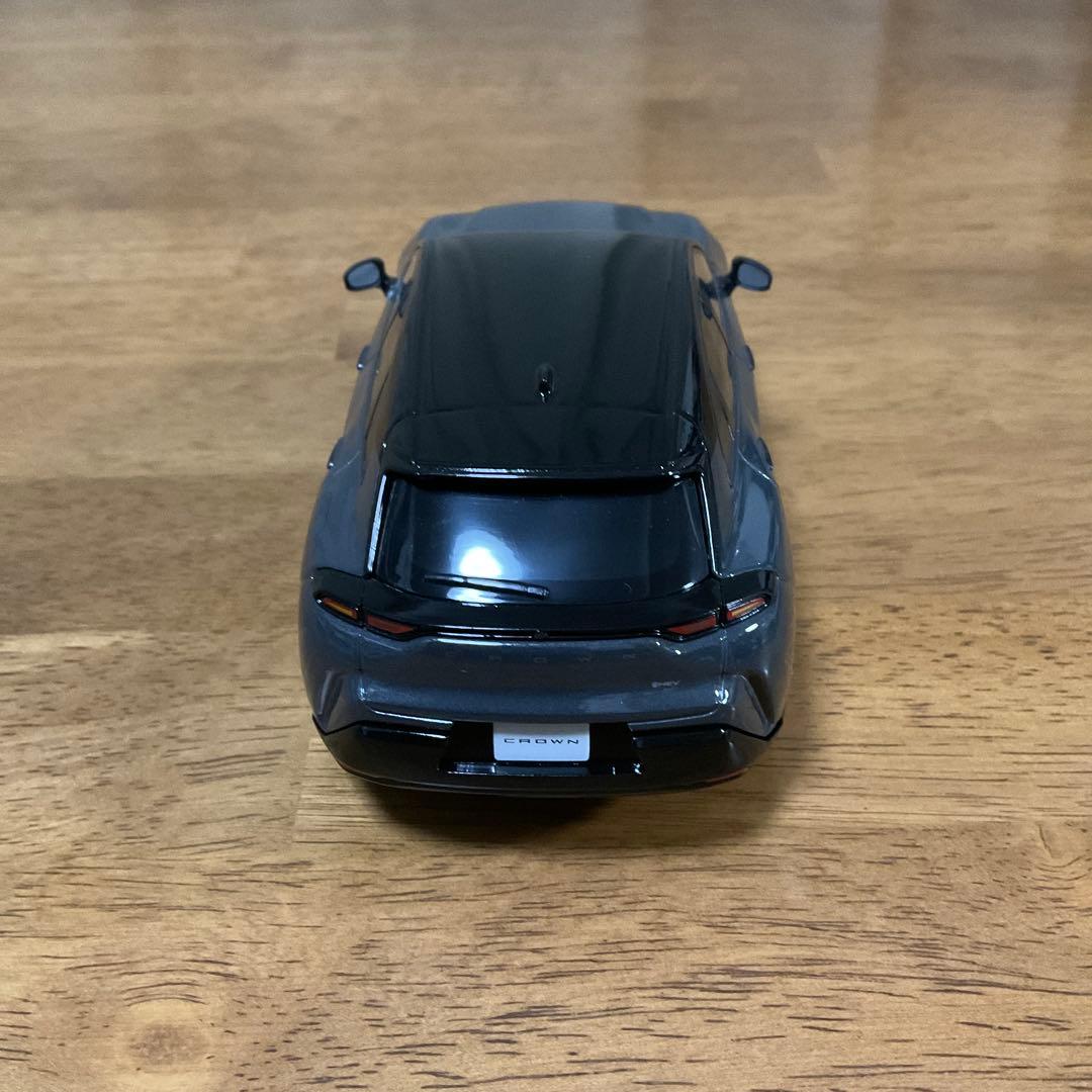 トヨタ　クラウンスポーツ　カラーサンプル　ブラック　アッシュ