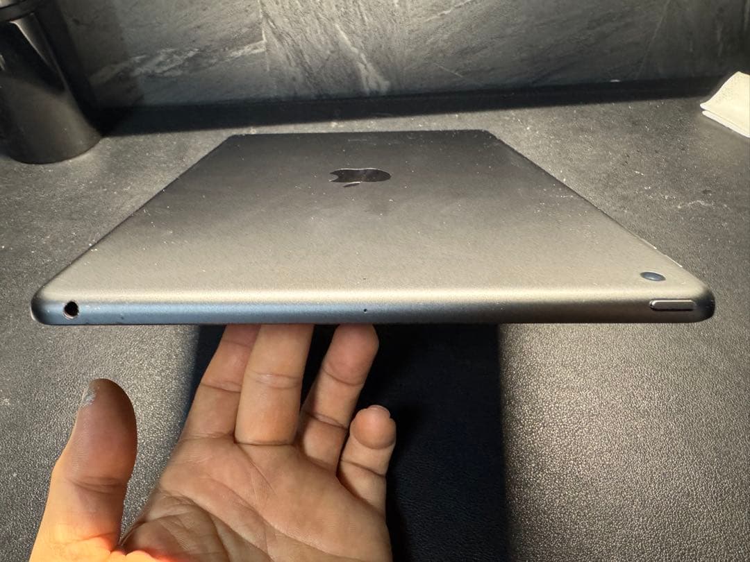 iPad 8世代（Wi-Fiモデル）　32GB