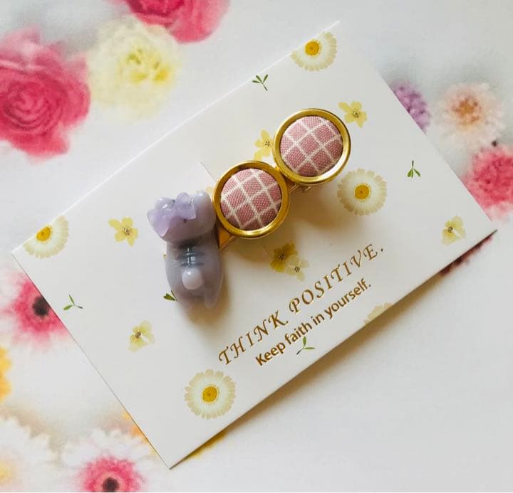 ぐでねこチャンとチェック柄ボタン　くすみ　ピンク　ヘアクリップ　サバトラ