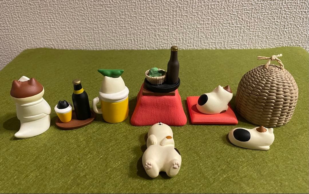 デコレ コンコンブル ちぐら こたつ お座布団 ビール ヘソ天 猫