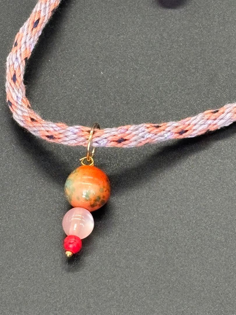 カラフルビーズの編み込みチョーカー