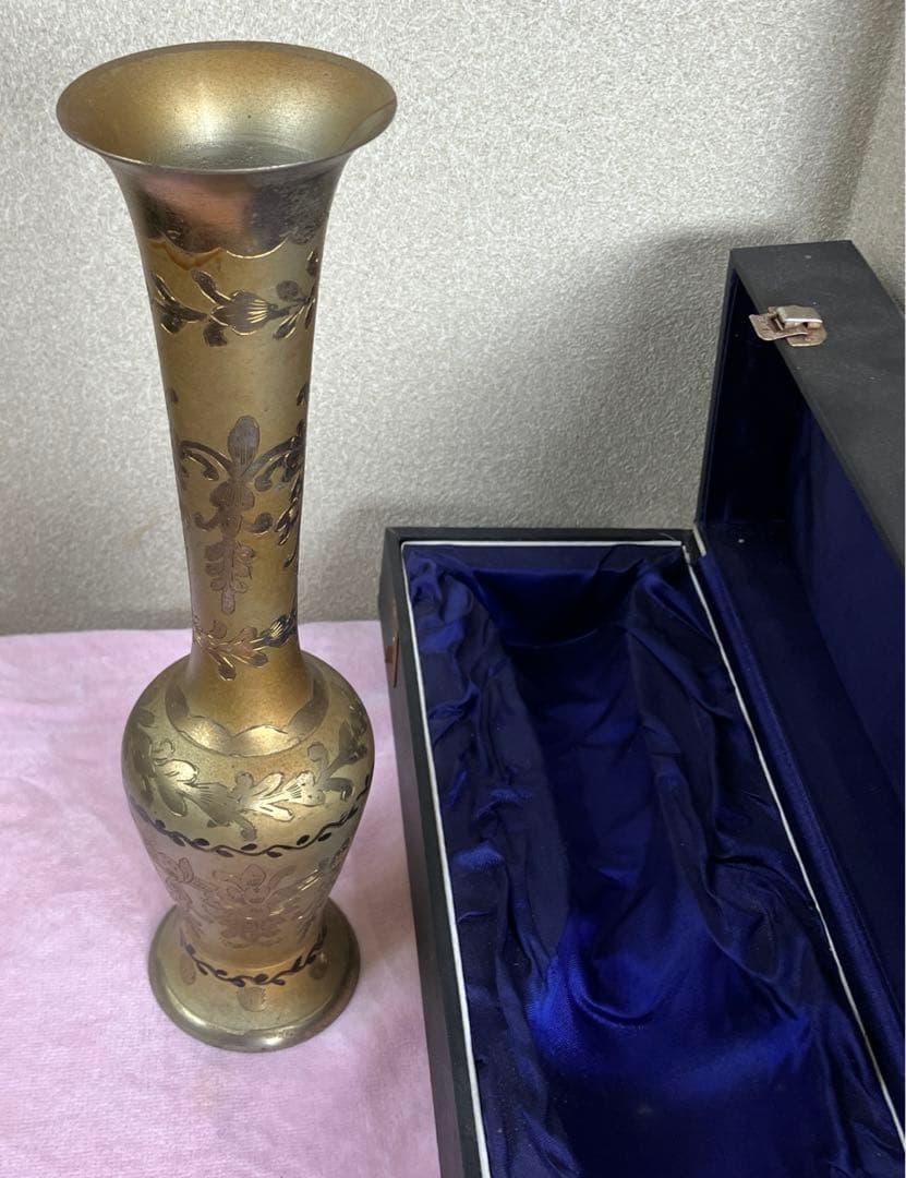 金属製　花瓶　箱入り　希少　ロットナンバー