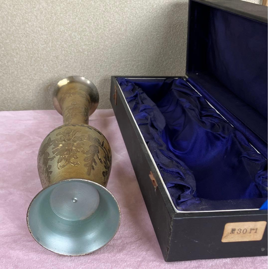 金属製　花瓶　箱入り　希少　ロットナンバー