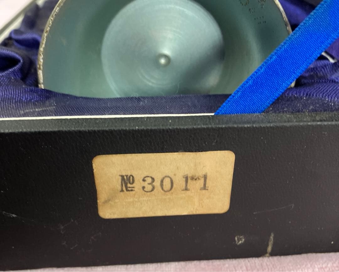 金属製　花瓶　箱入り　希少　ロットナンバー