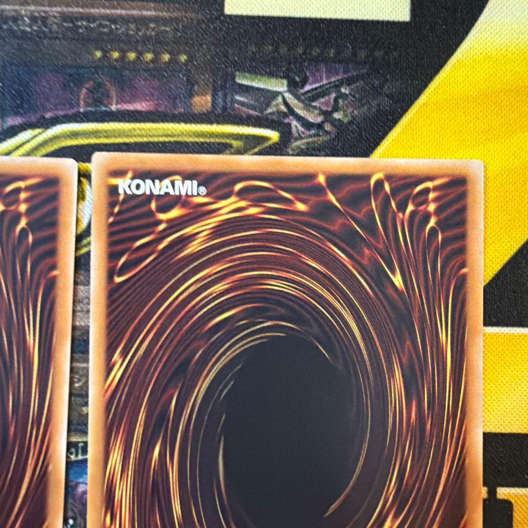 遊戯王　オーバーフレームカード　王のしもべーブラック・マジシャン　2枚セット