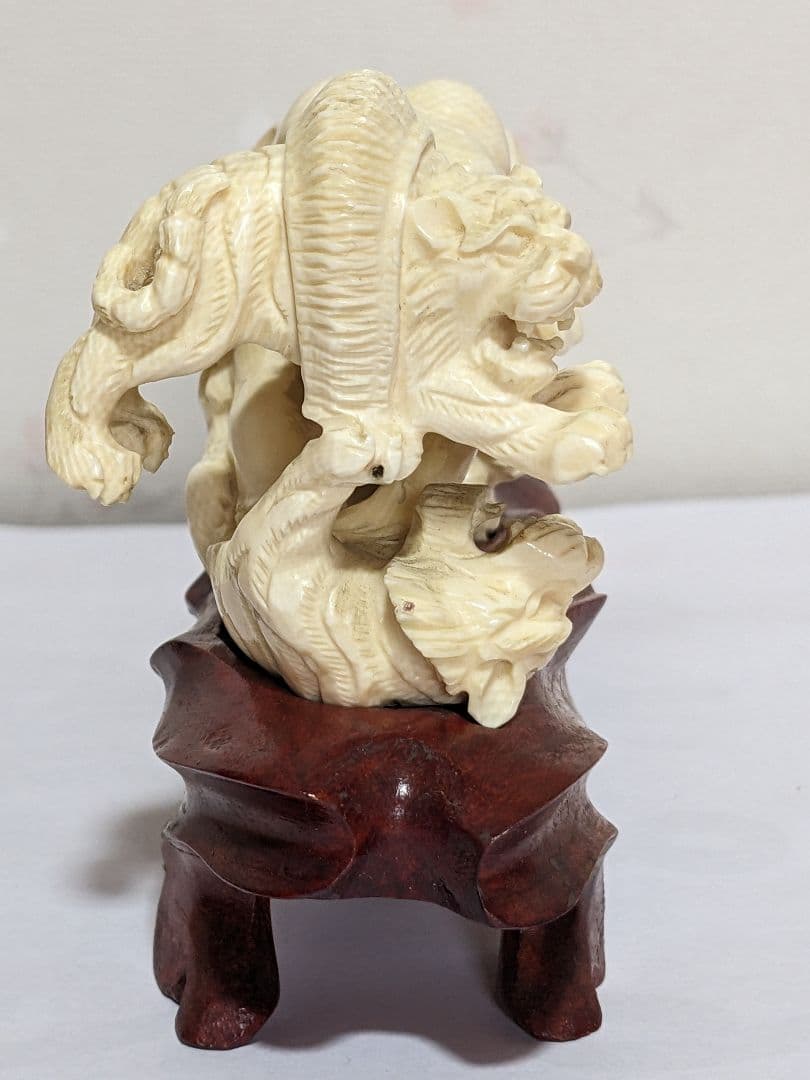 ⭐中国土産 工芸品 細密透かし彫り彫刻 象獅子闘 コレクション骨董品アンティーク