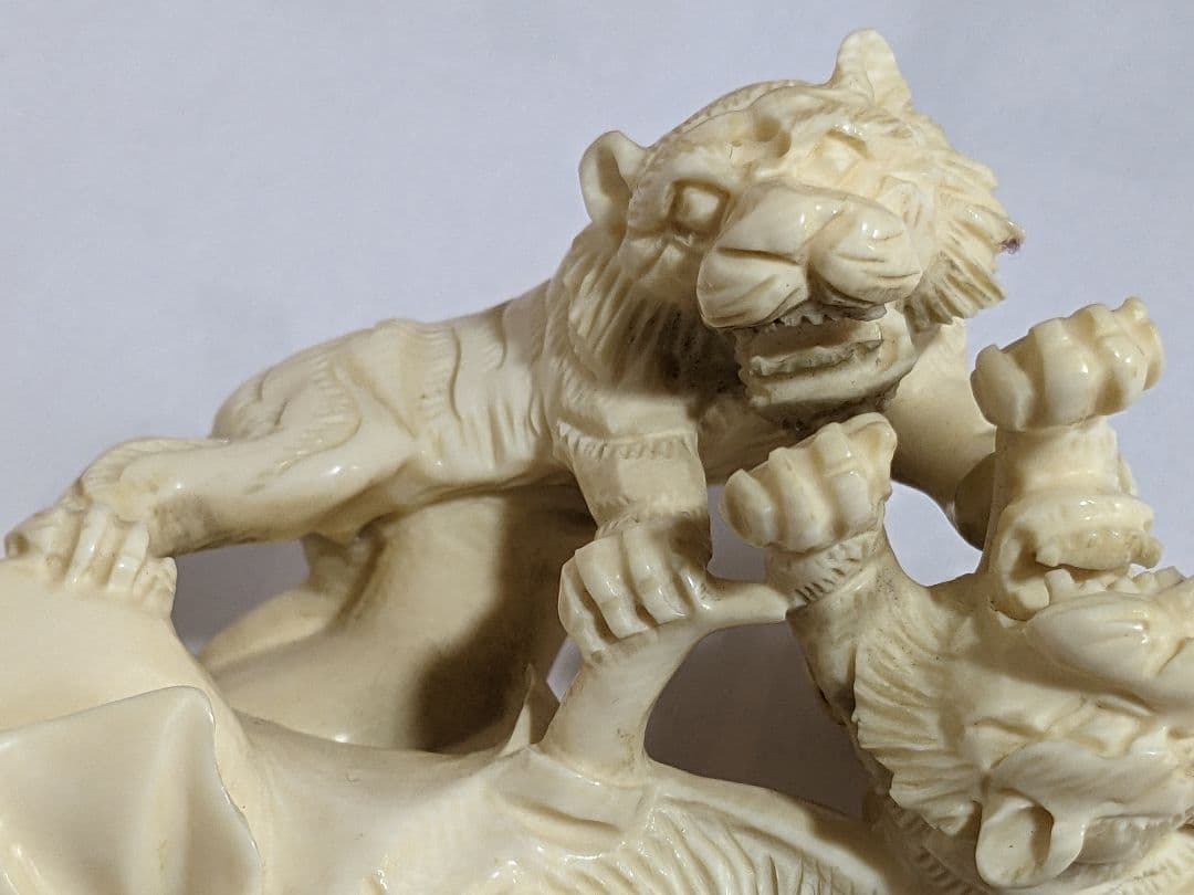 ⭐中国土産 工芸品 細密透かし彫り彫刻 象獅子闘 コレクション骨董品アンティーク