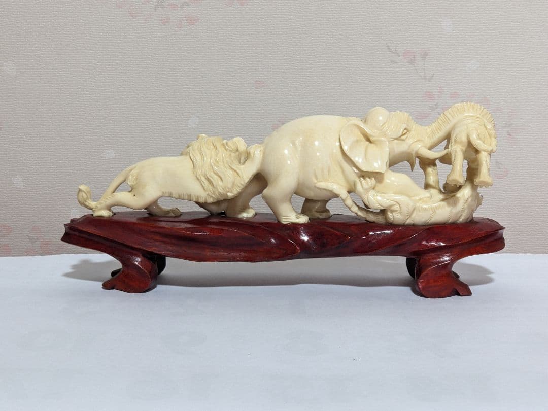⭐中国土産 工芸品 細密透かし彫り彫刻 象獅子闘 コレクション骨董品アンティーク