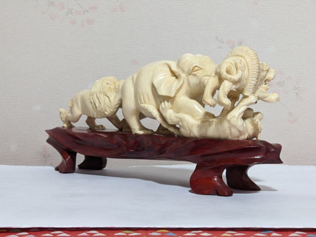 ⭐中国土産 工芸品 細密透かし彫り彫刻 象獅子闘 コレクション骨董品アンティーク
