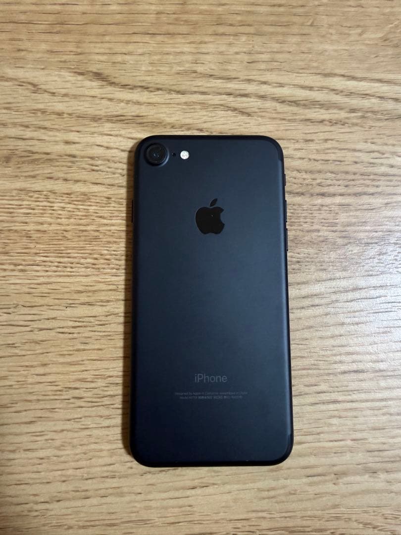 iPhone 7 ジェットブラック32GB SIMフリー バッテリー96%