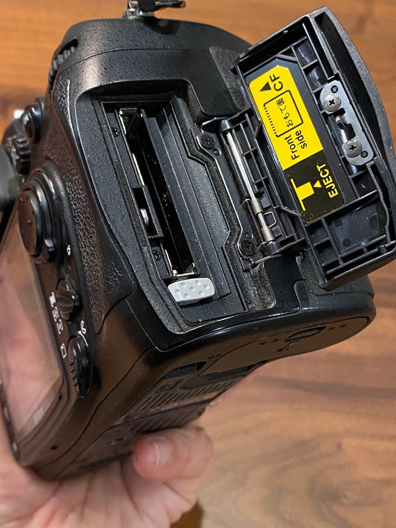 Nikon D300 デジタル一眼レフ 本体とバッテリー付き　動作品