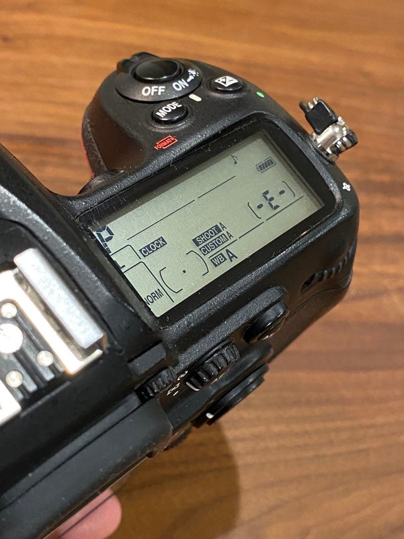 Nikon D300 デジタル一眼レフ 本体とバッテリー付き　動作品