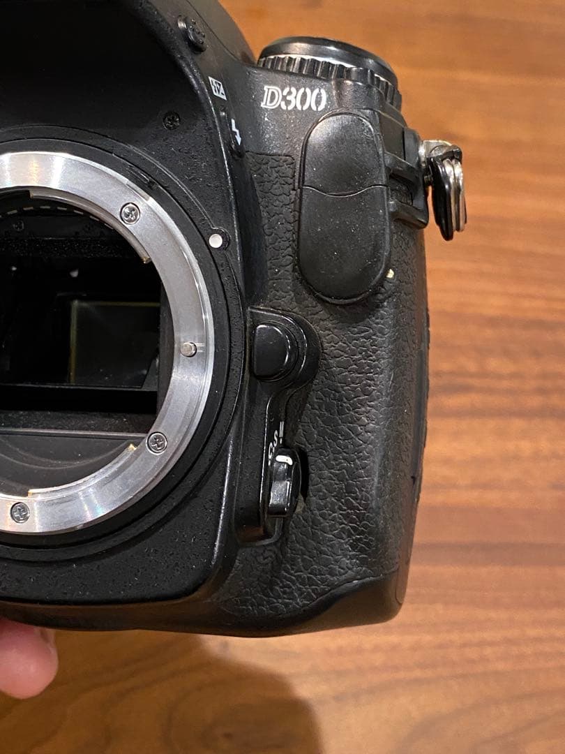 Nikon D300 デジタル一眼レフ 本体とバッテリー付き　動作品
