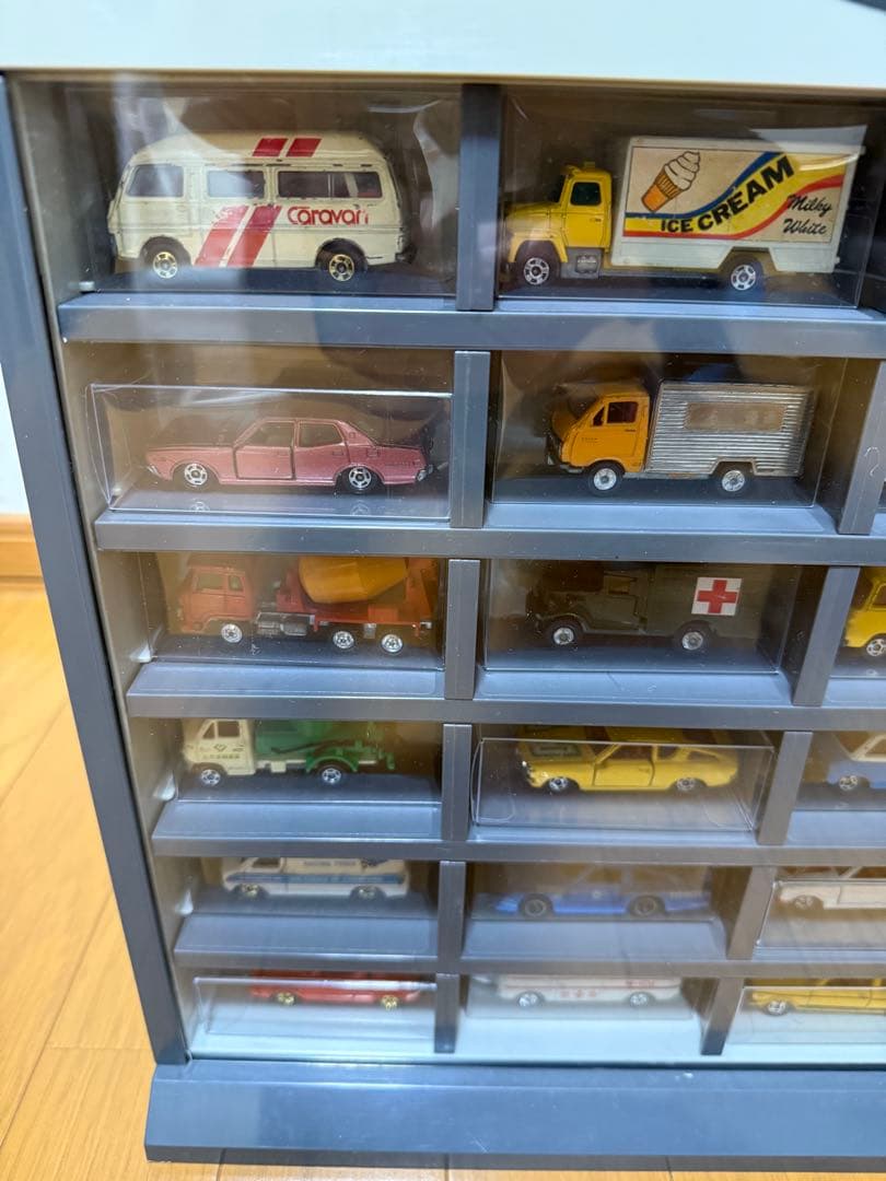 トミカ 日本製　コレクションケース付き