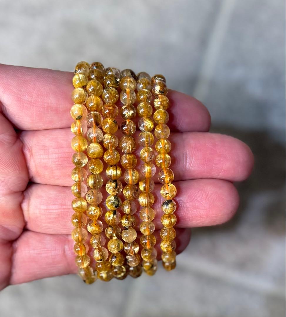 高品質　太陽放射ルチル　　　　　　　　　　　　 ルチルクォーツ　針極太