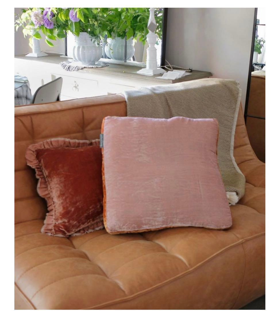 Beatrice LAVAL シルクベロアクッション45×44 エレバンピンク