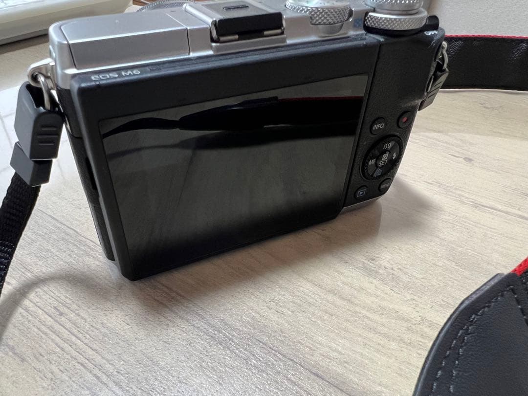 美品 Canon EOS M6 ミラーレス一眼 本体/レンズ/付属品等