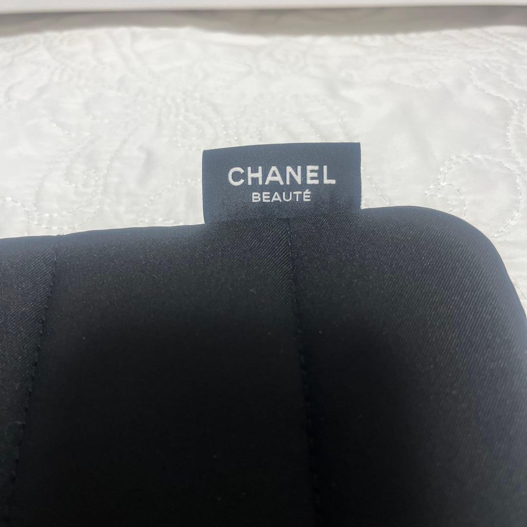 CHANEL クッションポーチ ブラック 約30cm x 20cm