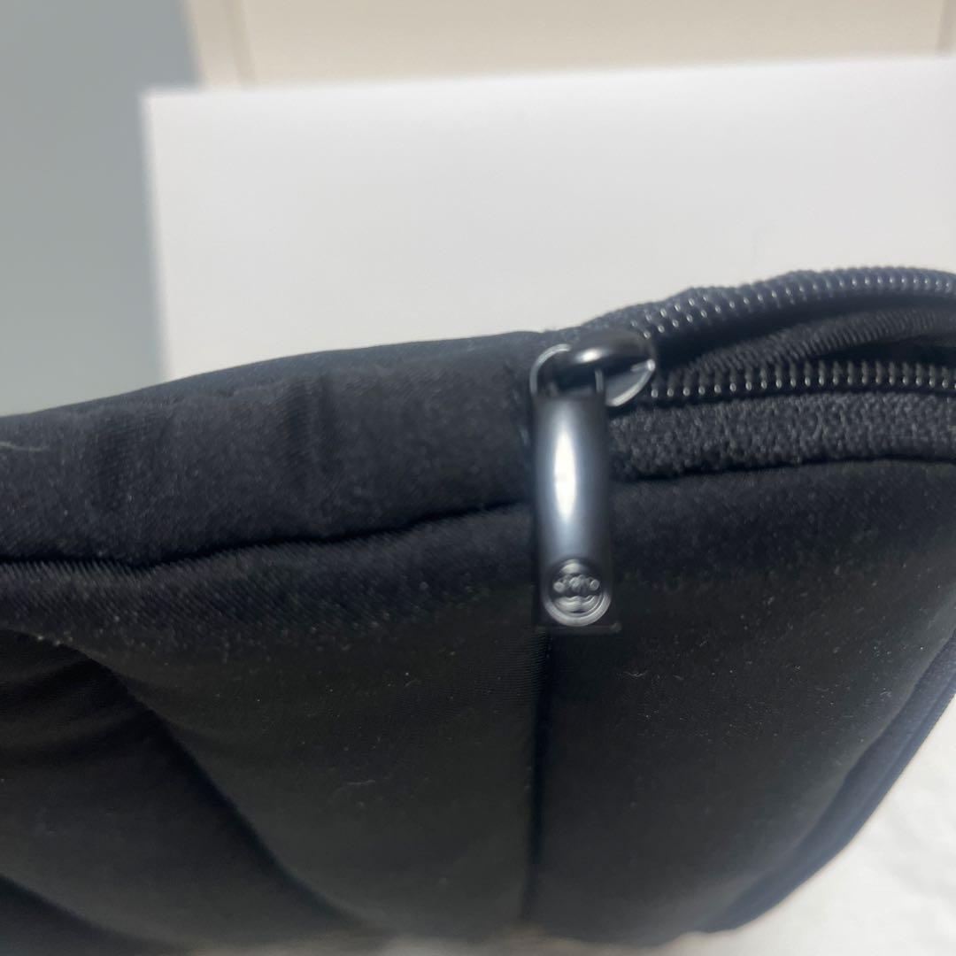 CHANEL クッションポーチ ブラック 約30cm x 20cm