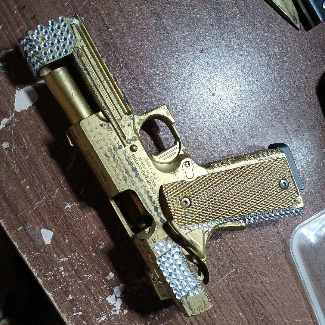 ゴールドエアガン ダイヤモンド風装飾付き(笑)