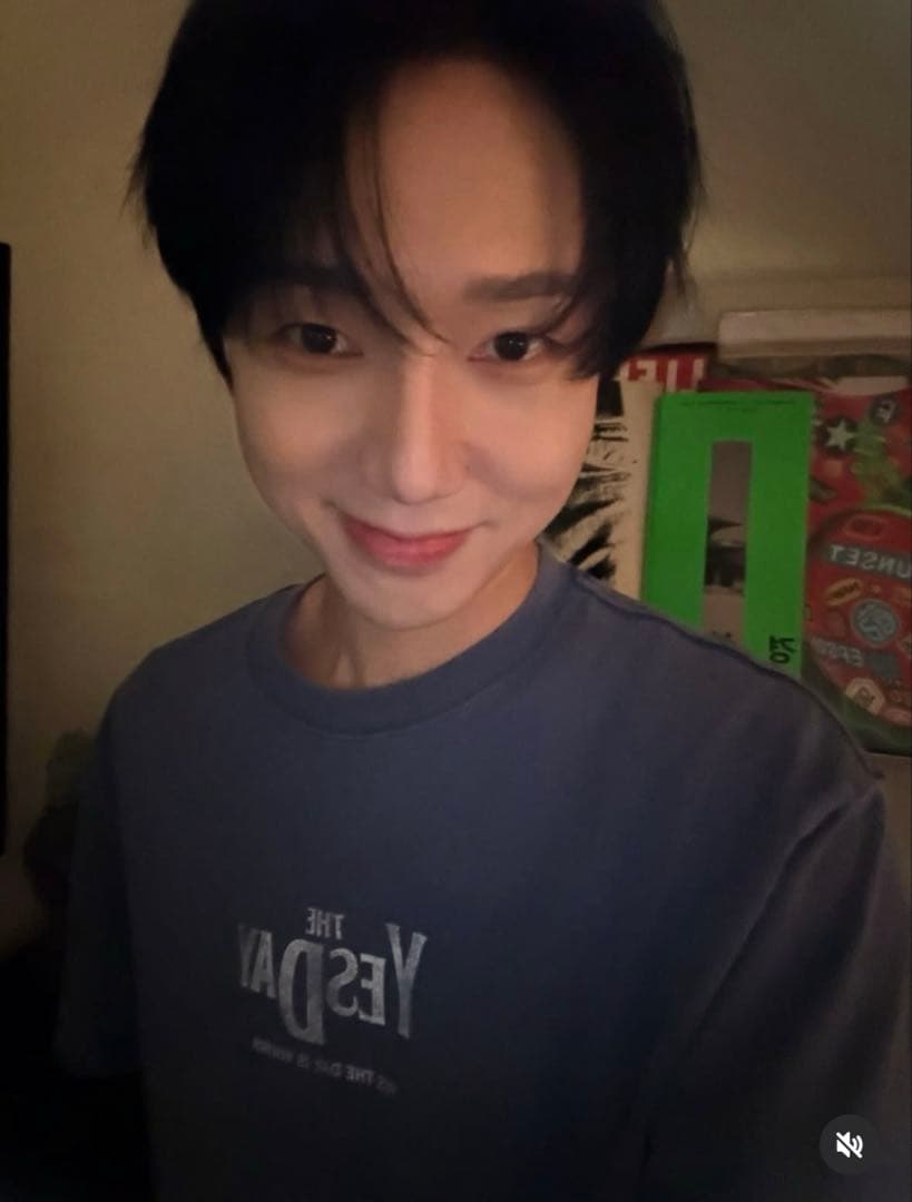 マウスラビット　Tシャツ イェソン　YESTHEDAY 青　韓国　ビンテージ