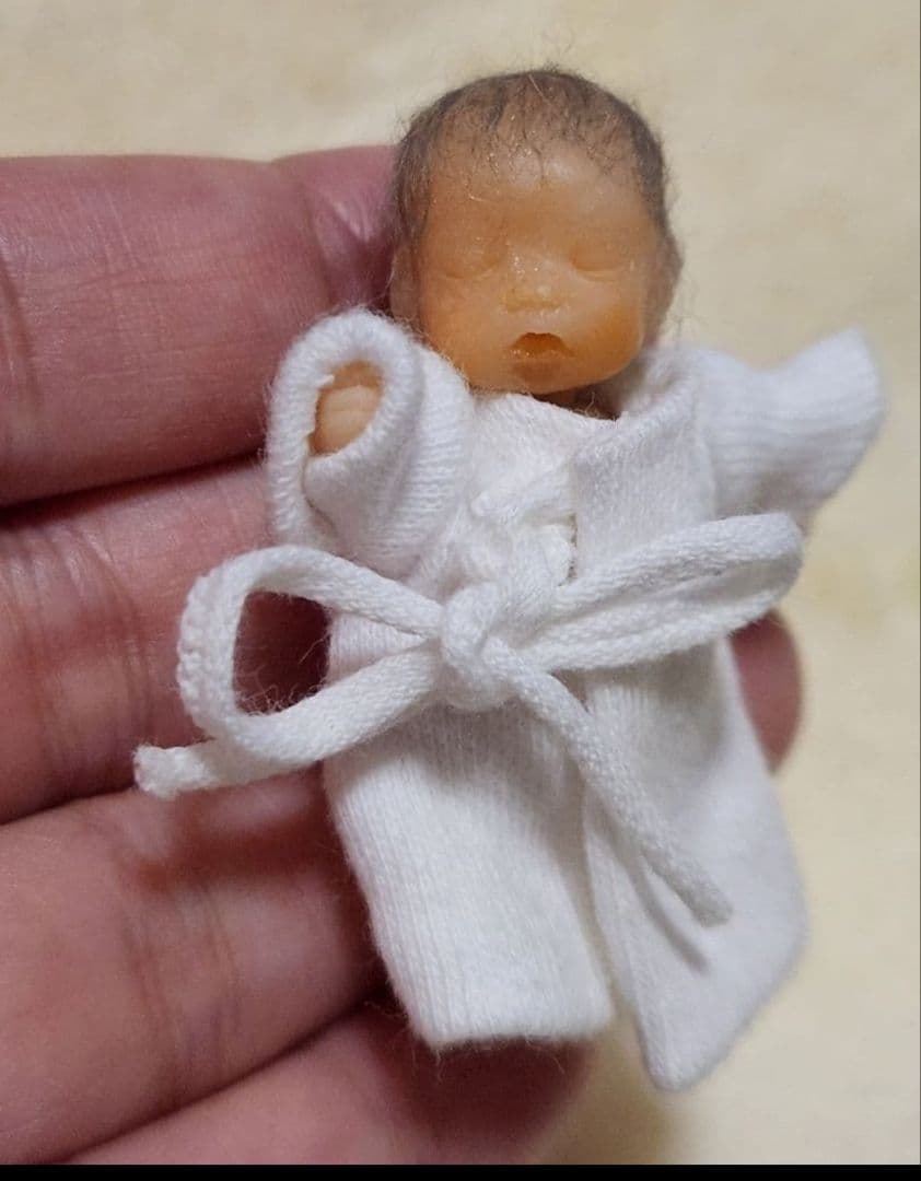 樹脂粘土ベビー　リボーンドール　ミニチュア　赤ちゃん　天使　創作人形