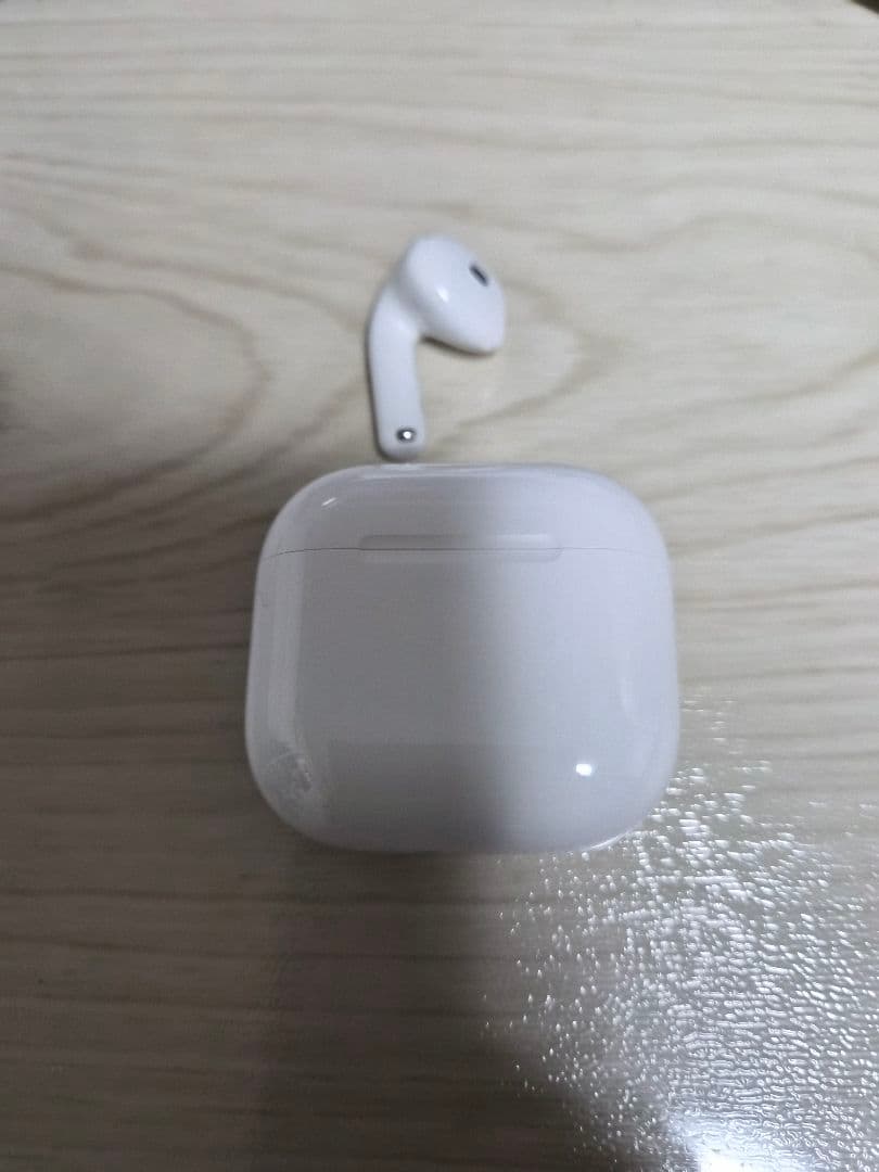 左、ケースのみ！AirPods 4 /アクティブノイズキャンセリング機能搭載