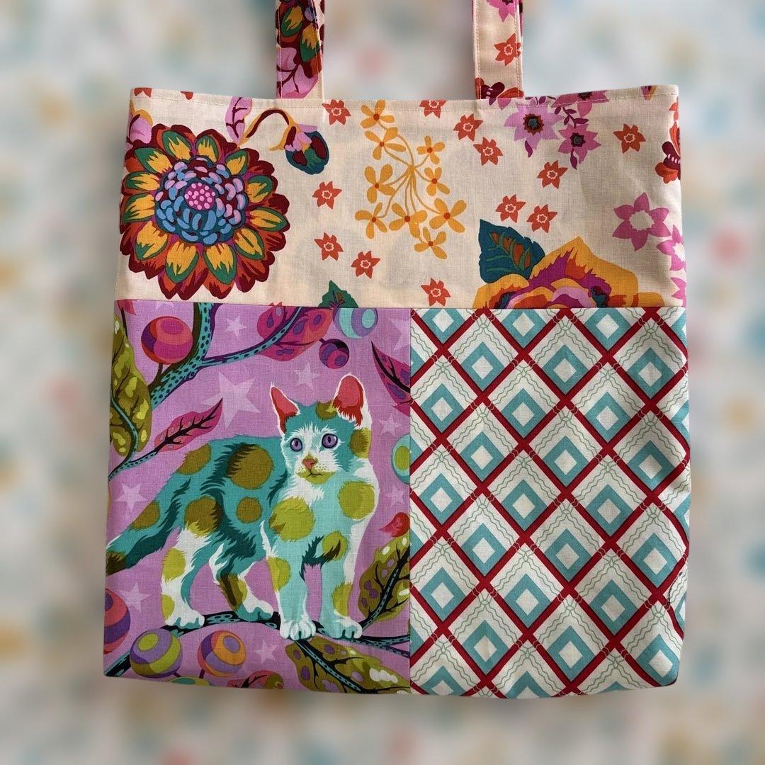 ハンドメイド 猫と花のトートバッグ 手提げ　A4 ナタリーレテ　生地　他