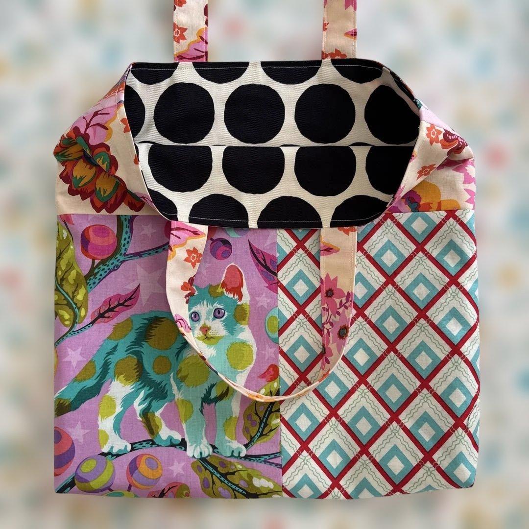 ハンドメイド 猫と花のトートバッグ 手提げ　A4 ナタリーレテ　生地　他