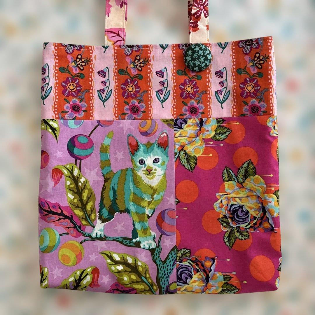 ハンドメイド 猫と花のトートバッグ 手提げ　A4 ナタリーレテ　生地　他