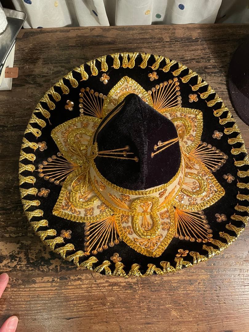 【豪華刺繍】メキシカン ソンブレロ ブラック×ゴールド 装飾ハットディスプレイ