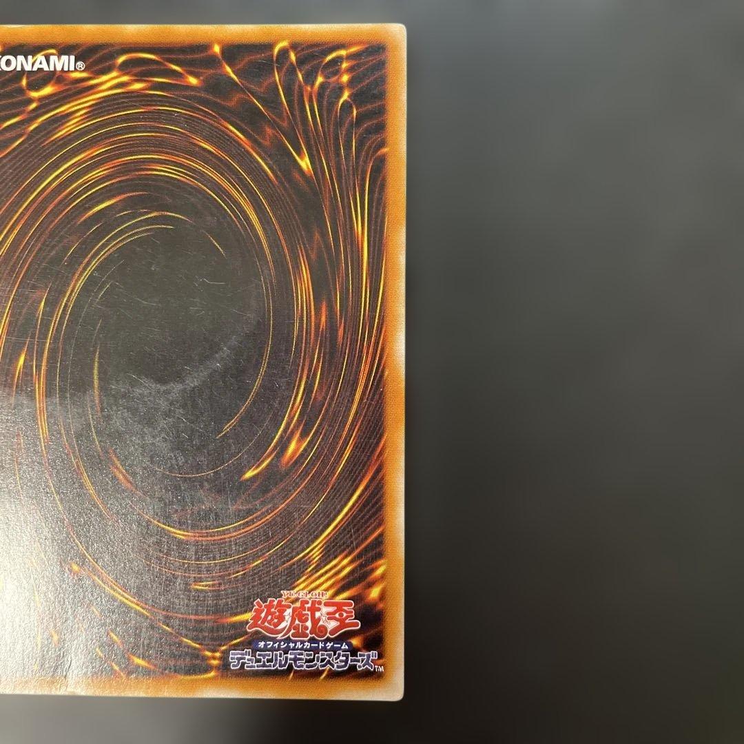 遊戯王3期　混沌の黒魔術師　レリーフ　307-010 2y