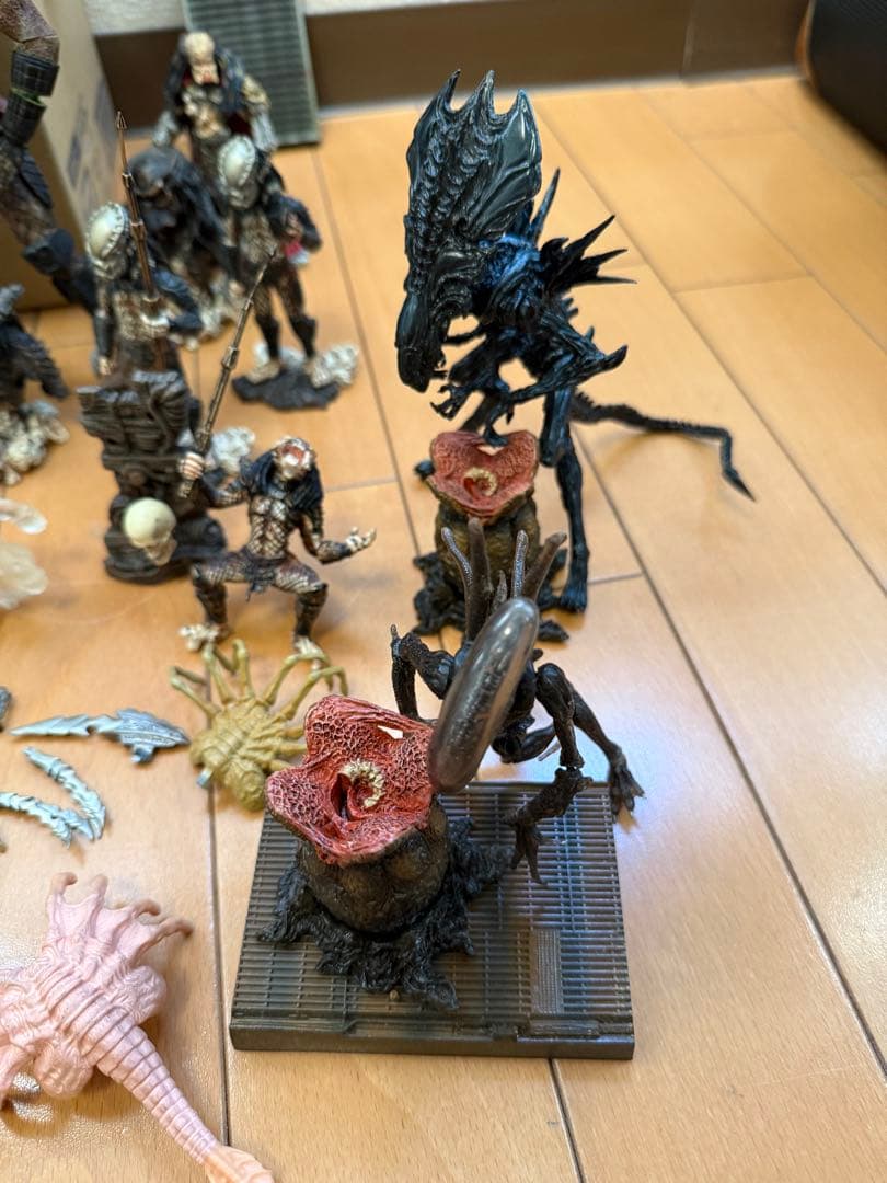 Ｔ*様 【大量まとめ売り】McFarlane AVP/プレデターフィギュアミニ