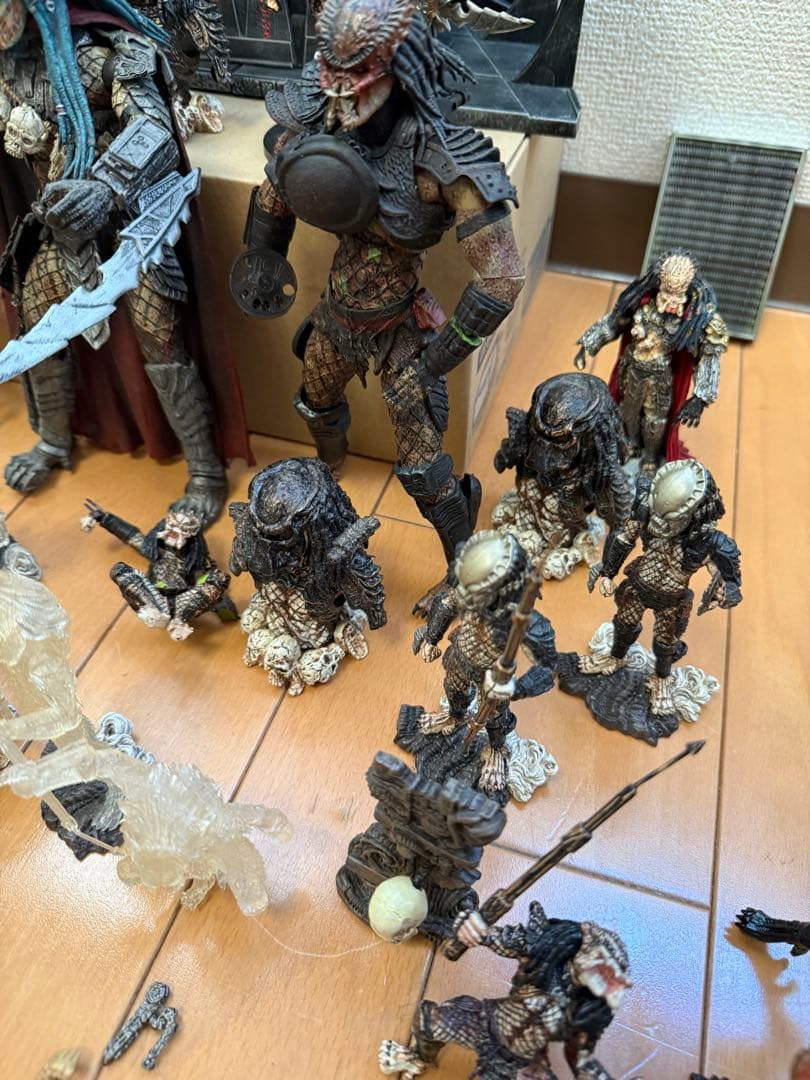 Ｔ*様 【大量まとめ売り】McFarlane AVP/プレデターフィギュアミニ
