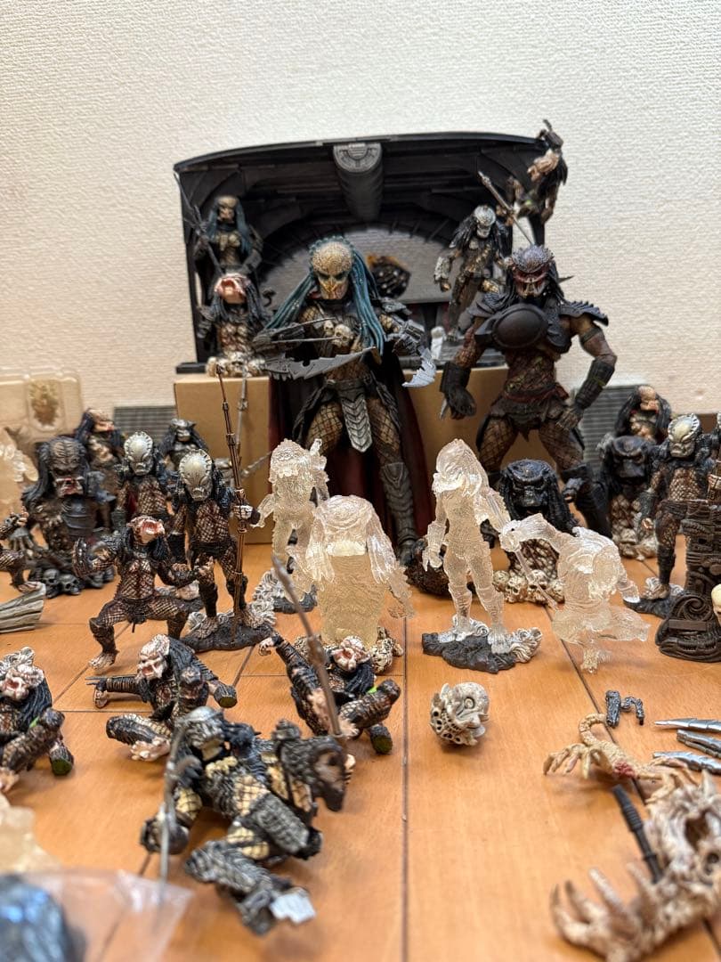 Ｔ*様 【大量まとめ売り】McFarlane AVP/プレデターフィギュアミニ