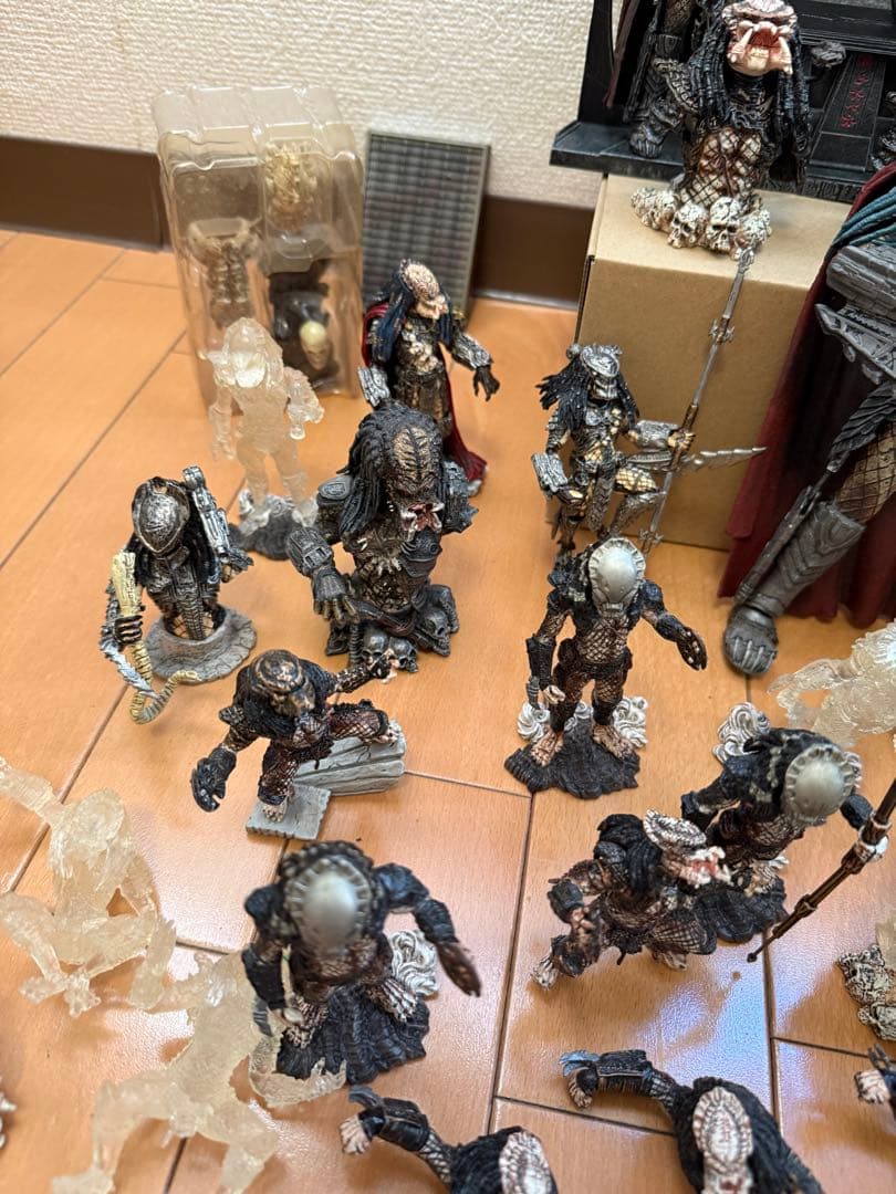 Ｔ*様 【大量まとめ売り】McFarlane AVP/プレデターフィギュアミニ