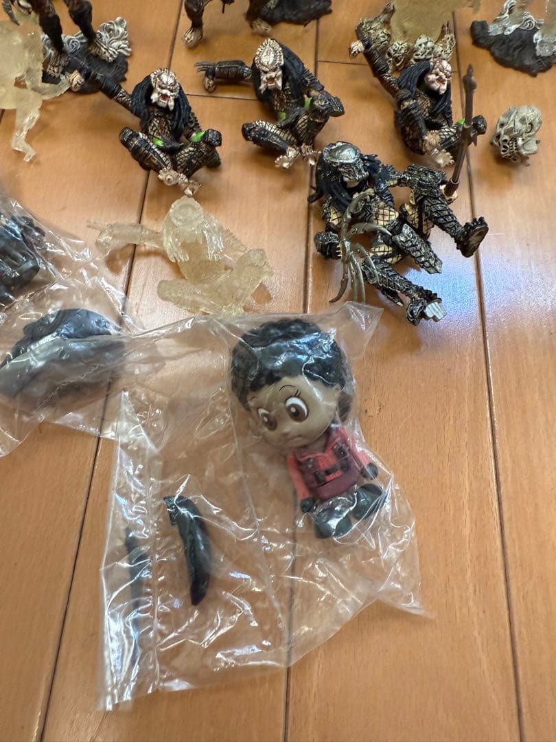 Ｔ*様 【大量まとめ売り】McFarlane AVP/プレデターフィギュアミニ
