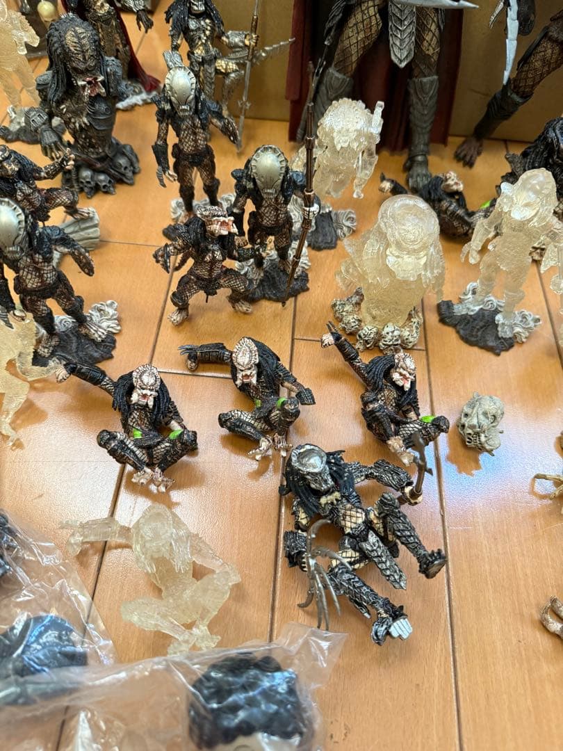 Ｔ*様 【大量まとめ売り】McFarlane AVP/プレデターフィギュアミニ