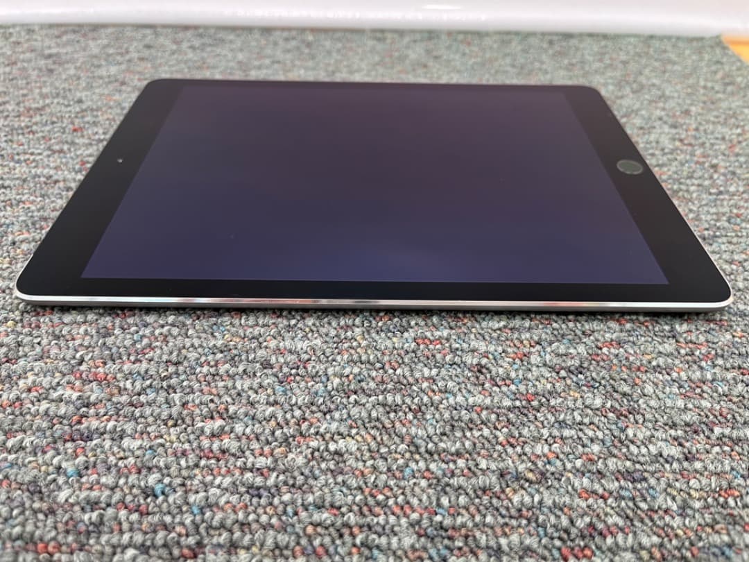 iPad Air2　Wi-Fi+Cellular　simフリー　f853