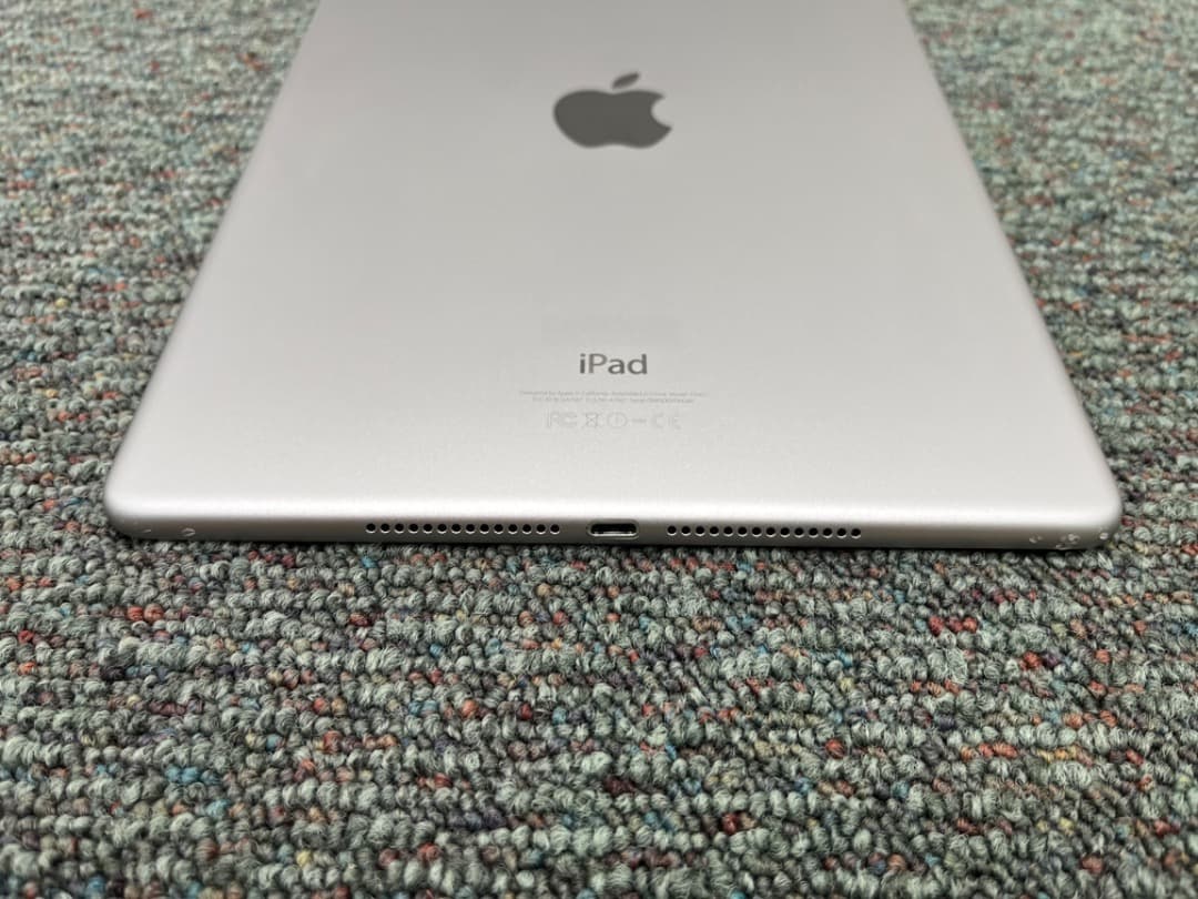 iPad Air2　Wi-Fi+Cellular　simフリー　f853