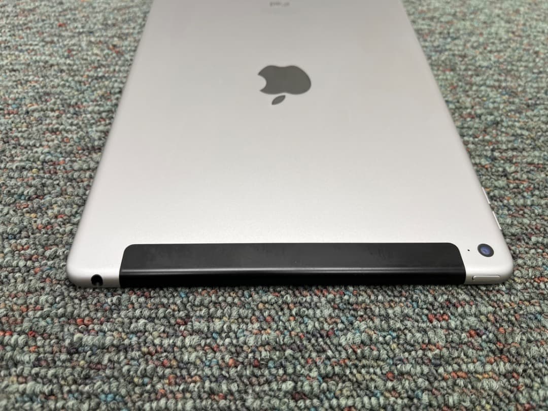 iPad Air2　Wi-Fi+Cellular　simフリー　f853