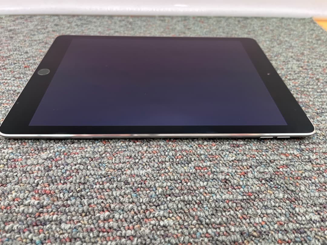 iPad Air2　Wi-Fi+Cellular　simフリー　f853