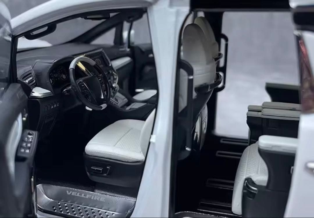 トヨタ ヴェルファイア 1/18 ダイキャストモデルホワイト ミニカー